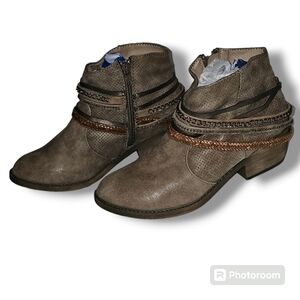 7.5 women's SO squad Booties